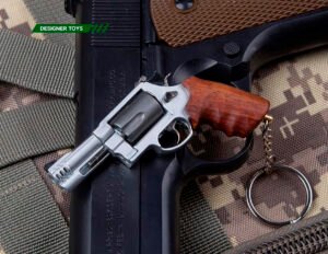 REVOLVER SMITH WESSON M500 -REPLICA COLECCIONABLE EN MINIATURA